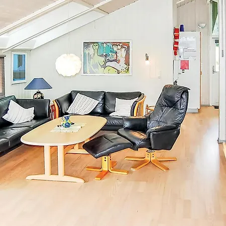 3 Bedroom Cozy In Sjolund 度假居